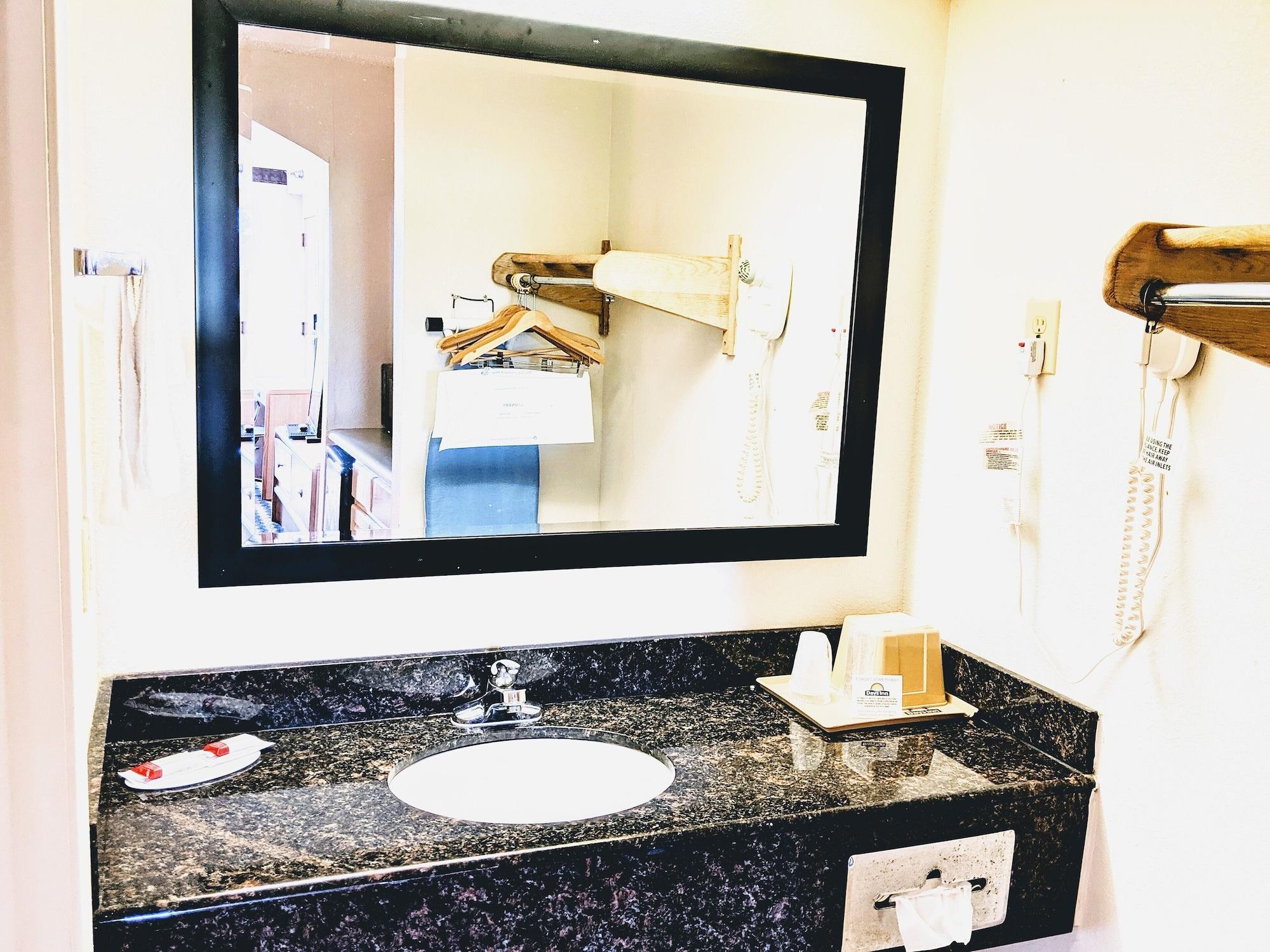 Quality Inn & Suites Decatur Priceville I-65 Εξωτερικό φωτογραφία