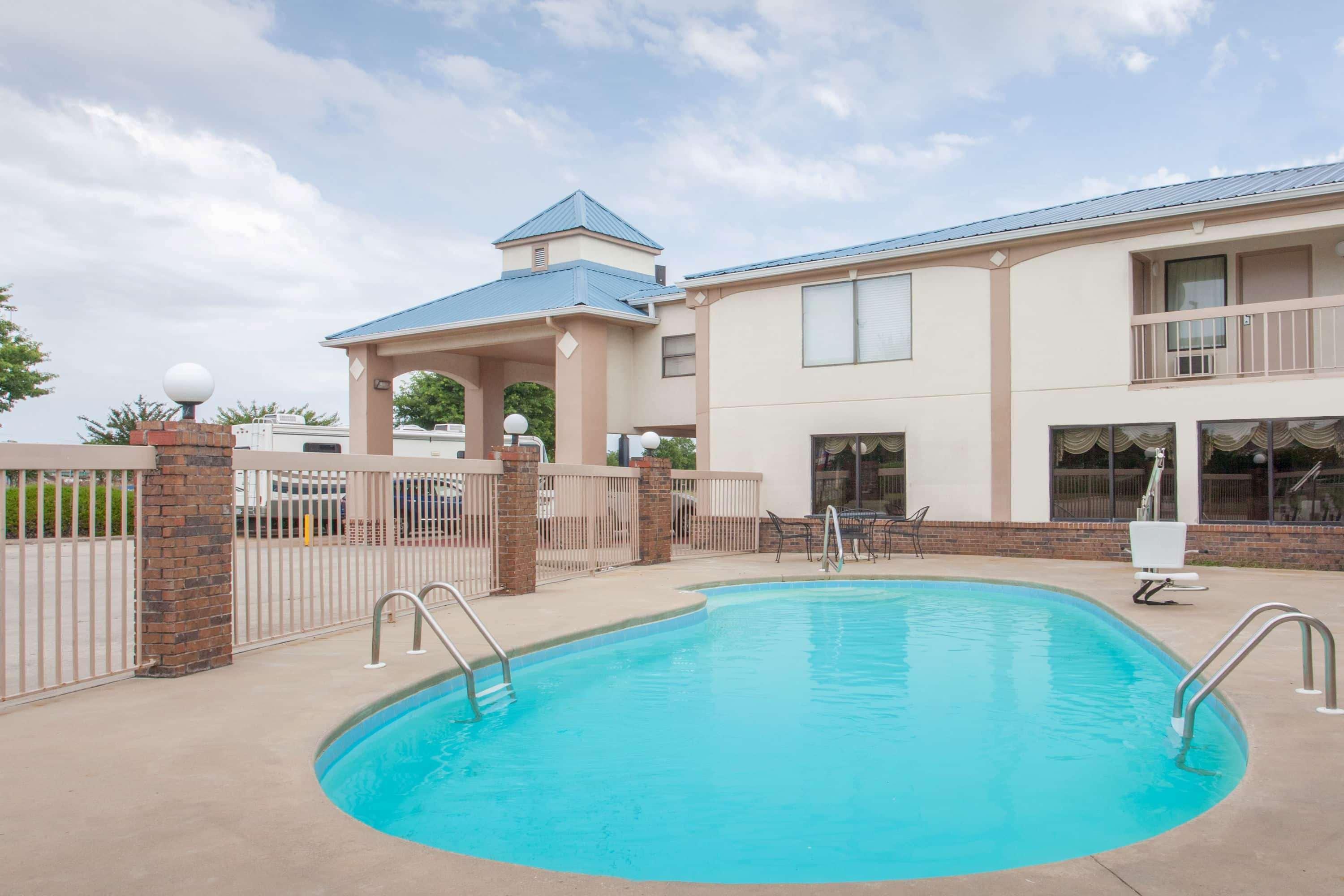 Quality Inn & Suites Decatur Priceville I-65 Εξωτερικό φωτογραφία