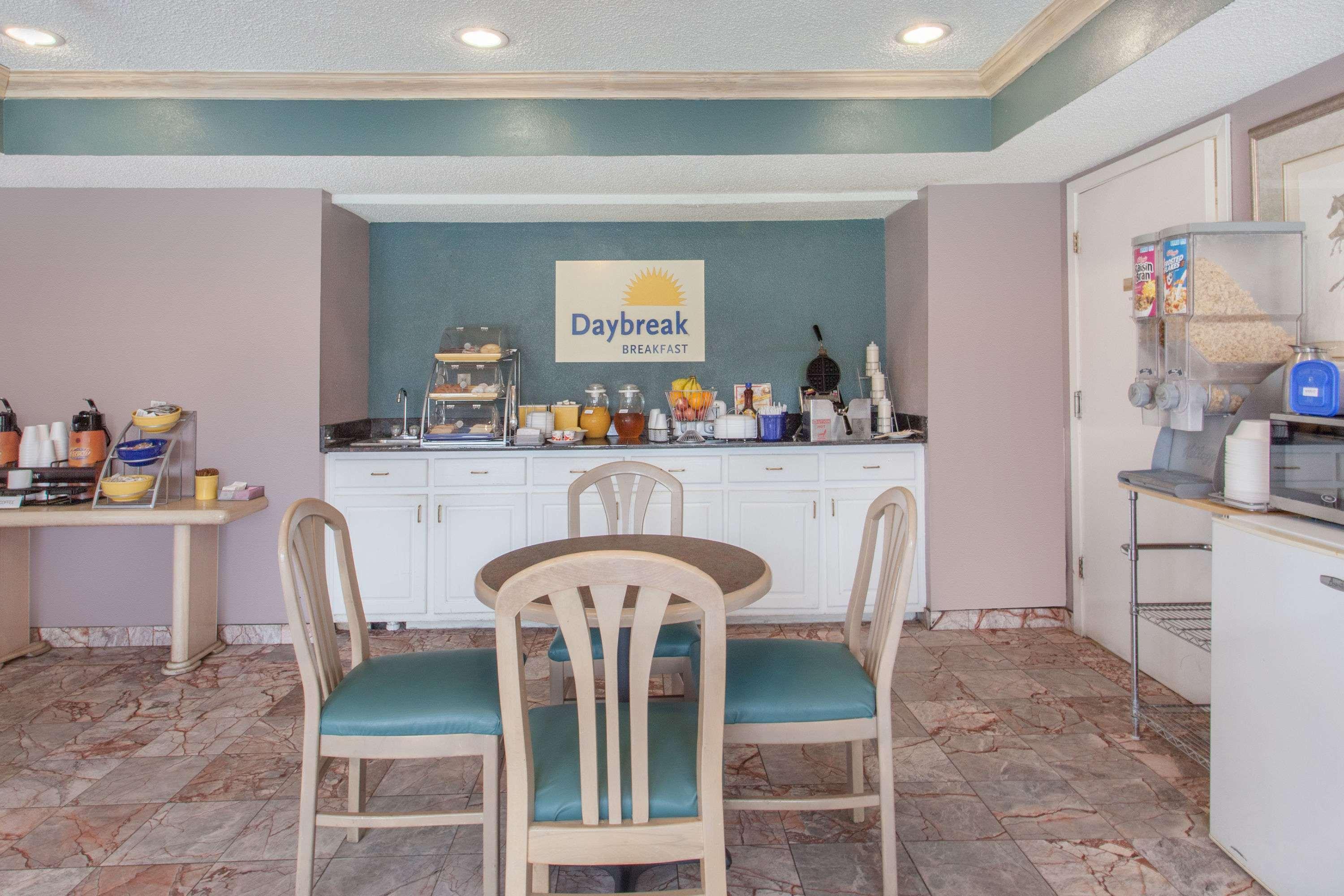 Quality Inn & Suites Decatur Priceville I-65 Εξωτερικό φωτογραφία