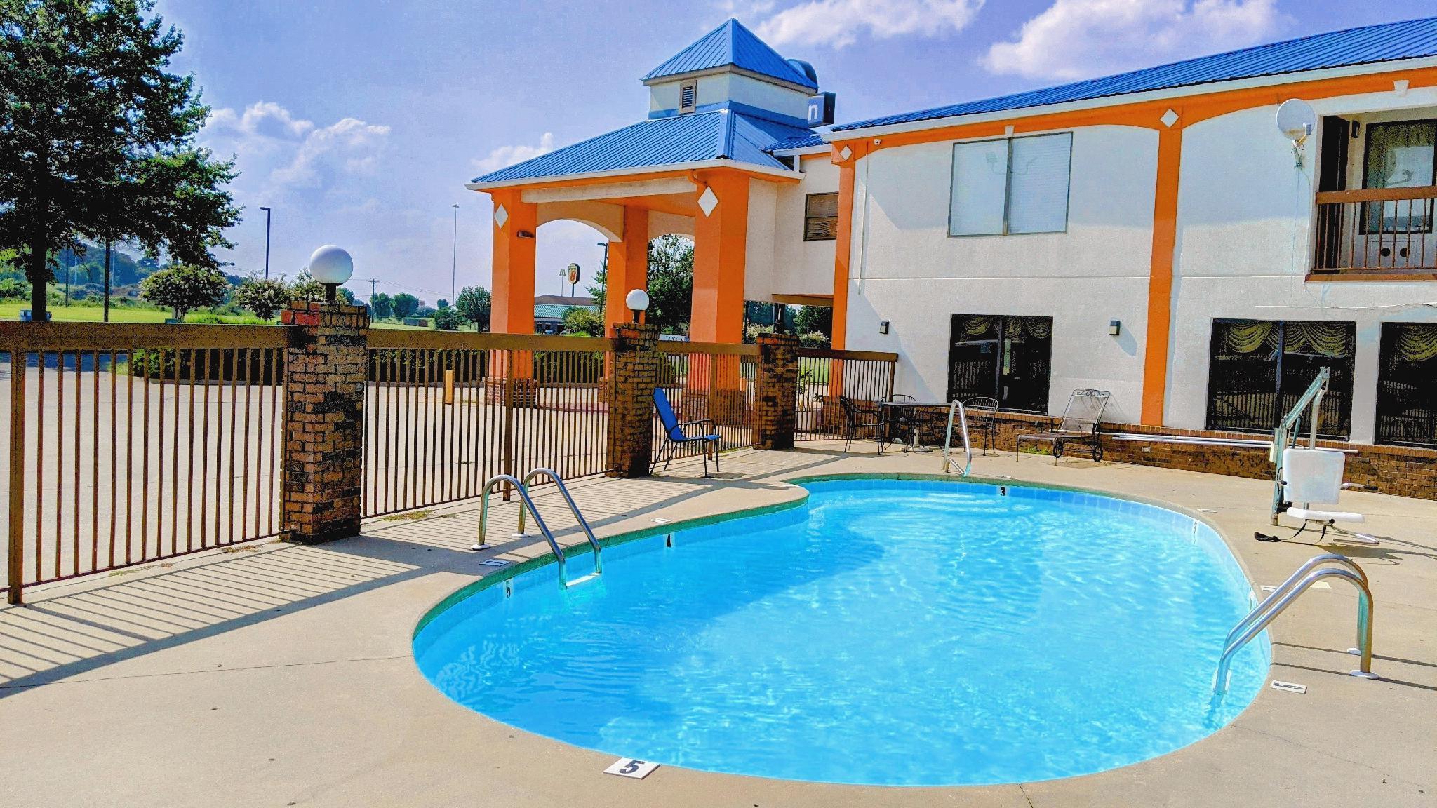 Quality Inn & Suites Decatur Priceville I-65 Εξωτερικό φωτογραφία
