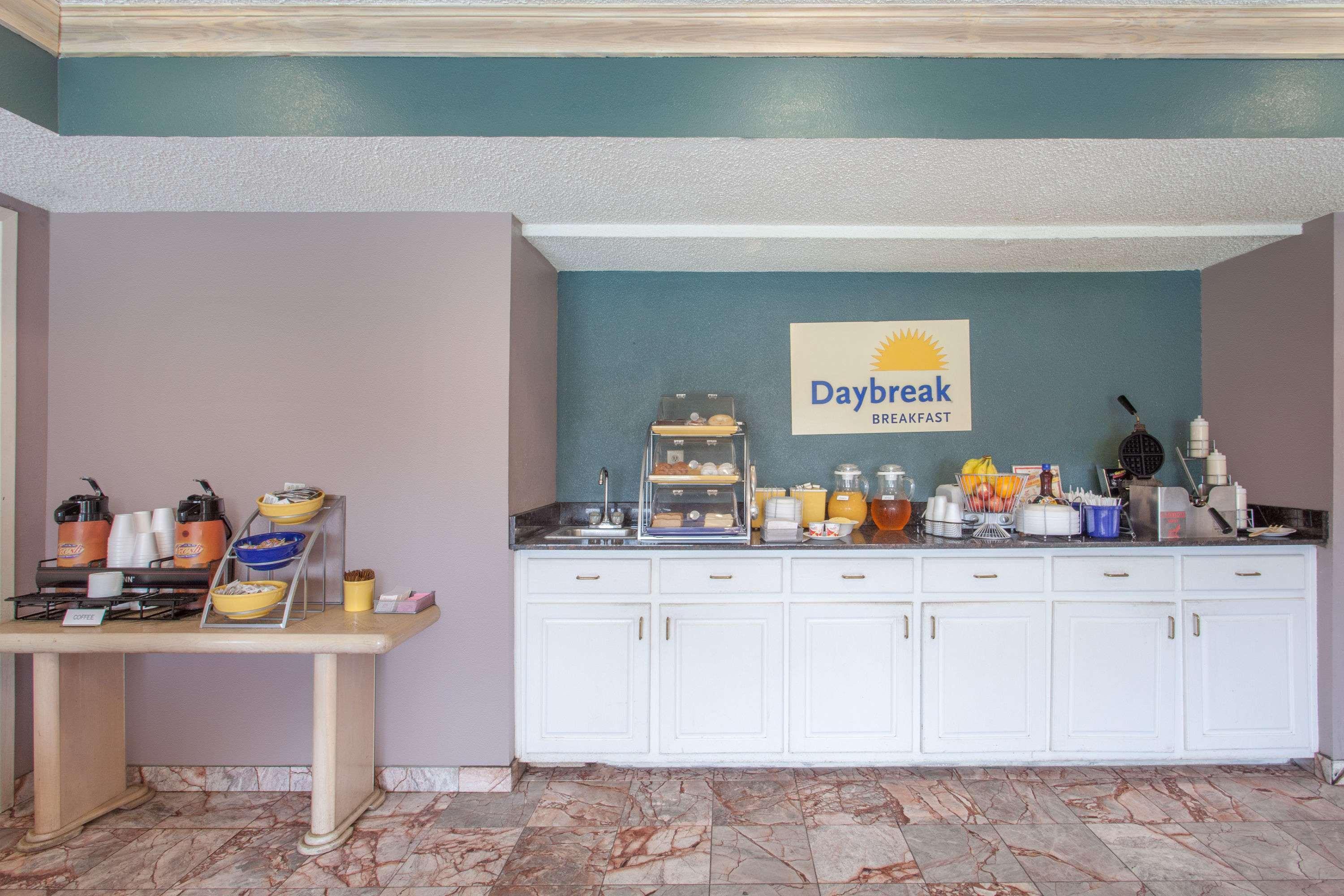 Quality Inn & Suites Decatur Priceville I-65 Εξωτερικό φωτογραφία