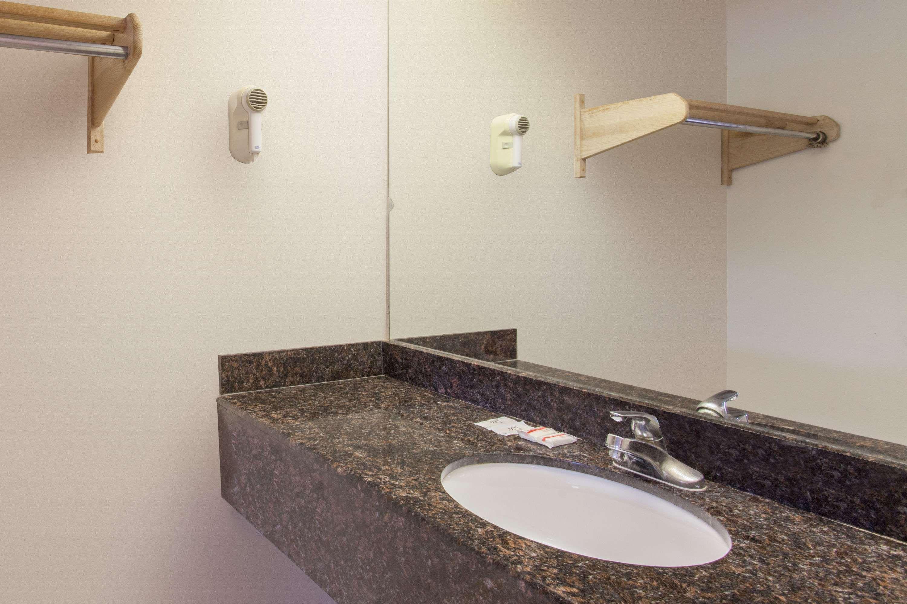 Quality Inn & Suites Decatur Priceville I-65 Εξωτερικό φωτογραφία