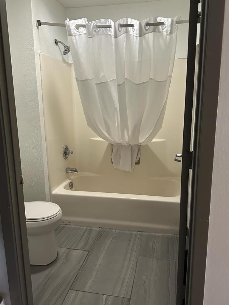 Quality Inn & Suites Decatur Priceville I-65 Εξωτερικό φωτογραφία