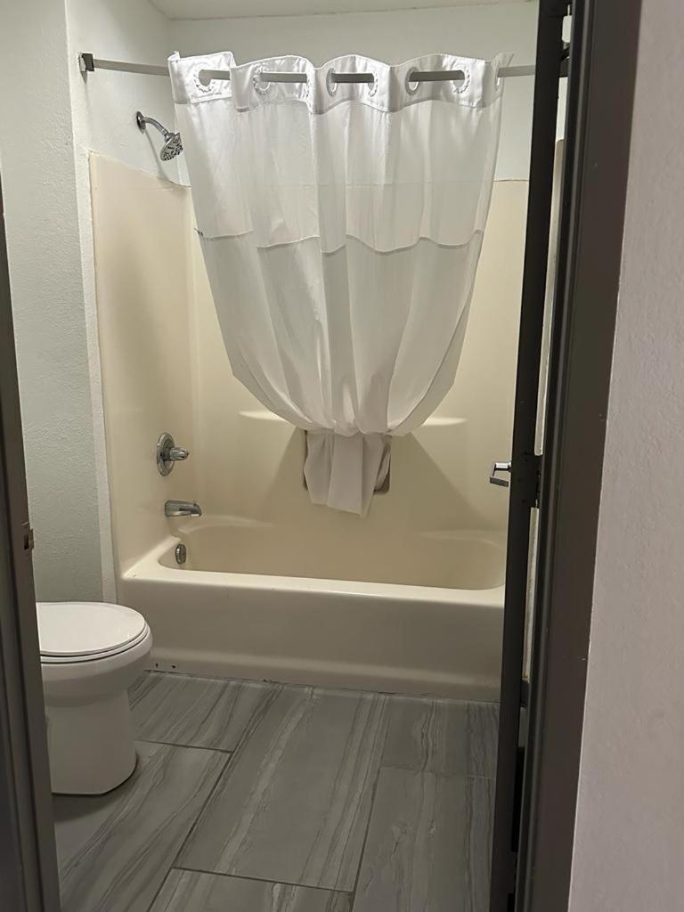 Quality Inn & Suites Decatur Priceville I-65 Εξωτερικό φωτογραφία