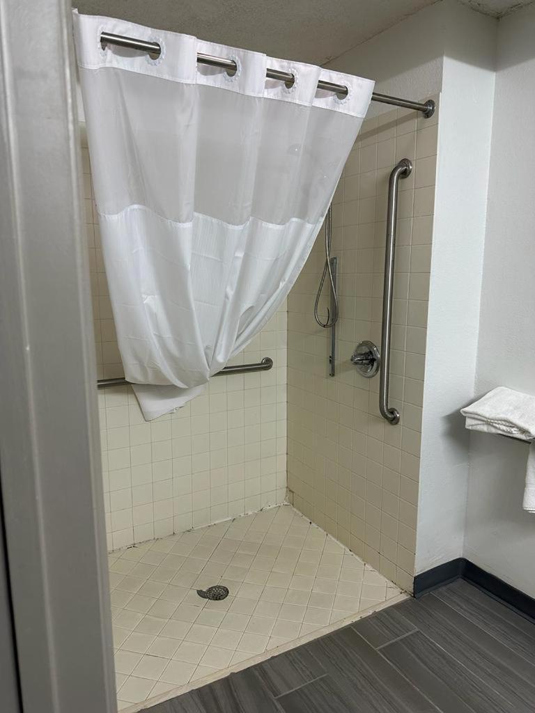 Quality Inn & Suites Decatur Priceville I-65 Εξωτερικό φωτογραφία