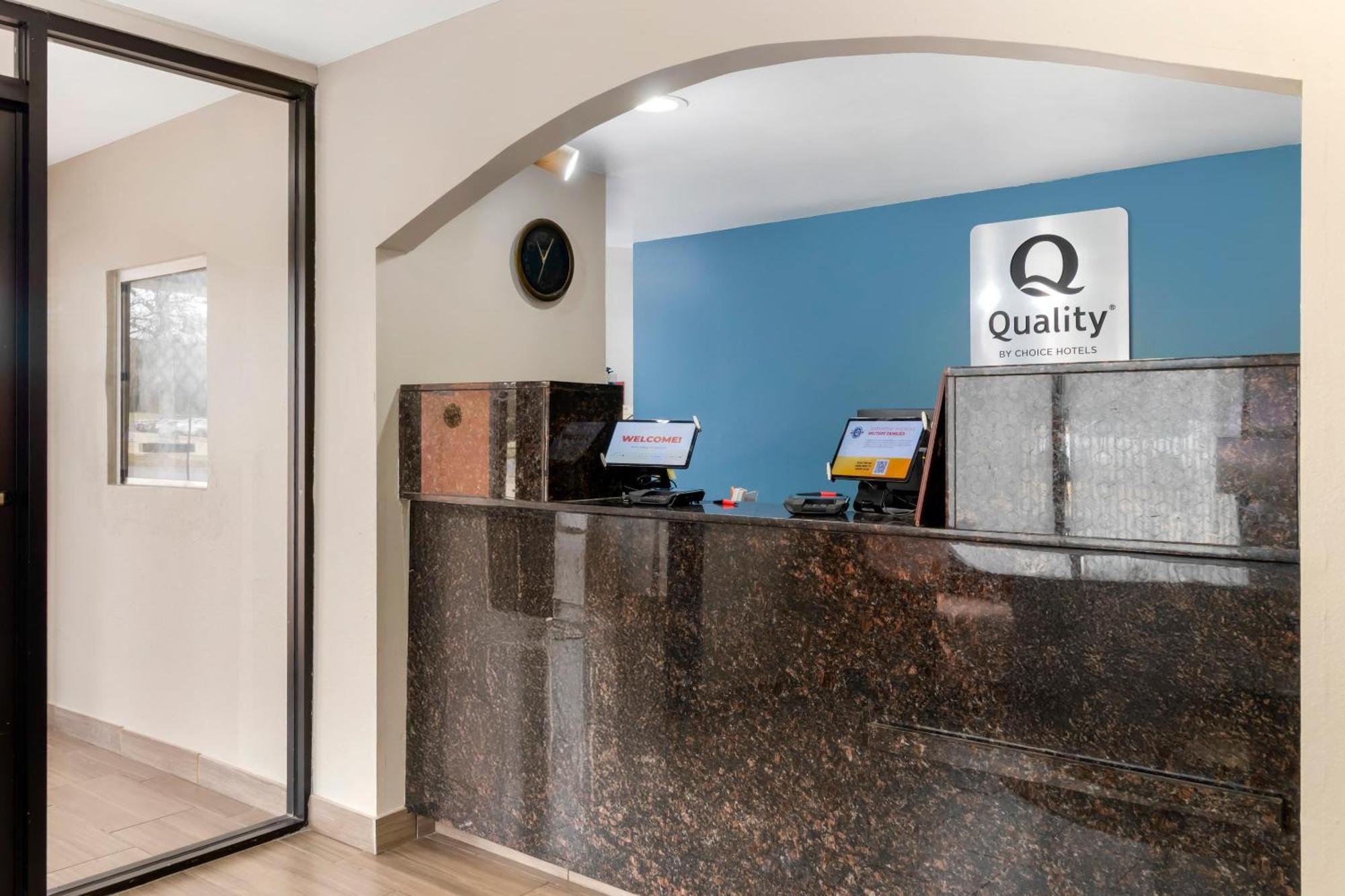Quality Inn & Suites Decatur Priceville I-65 Εξωτερικό φωτογραφία