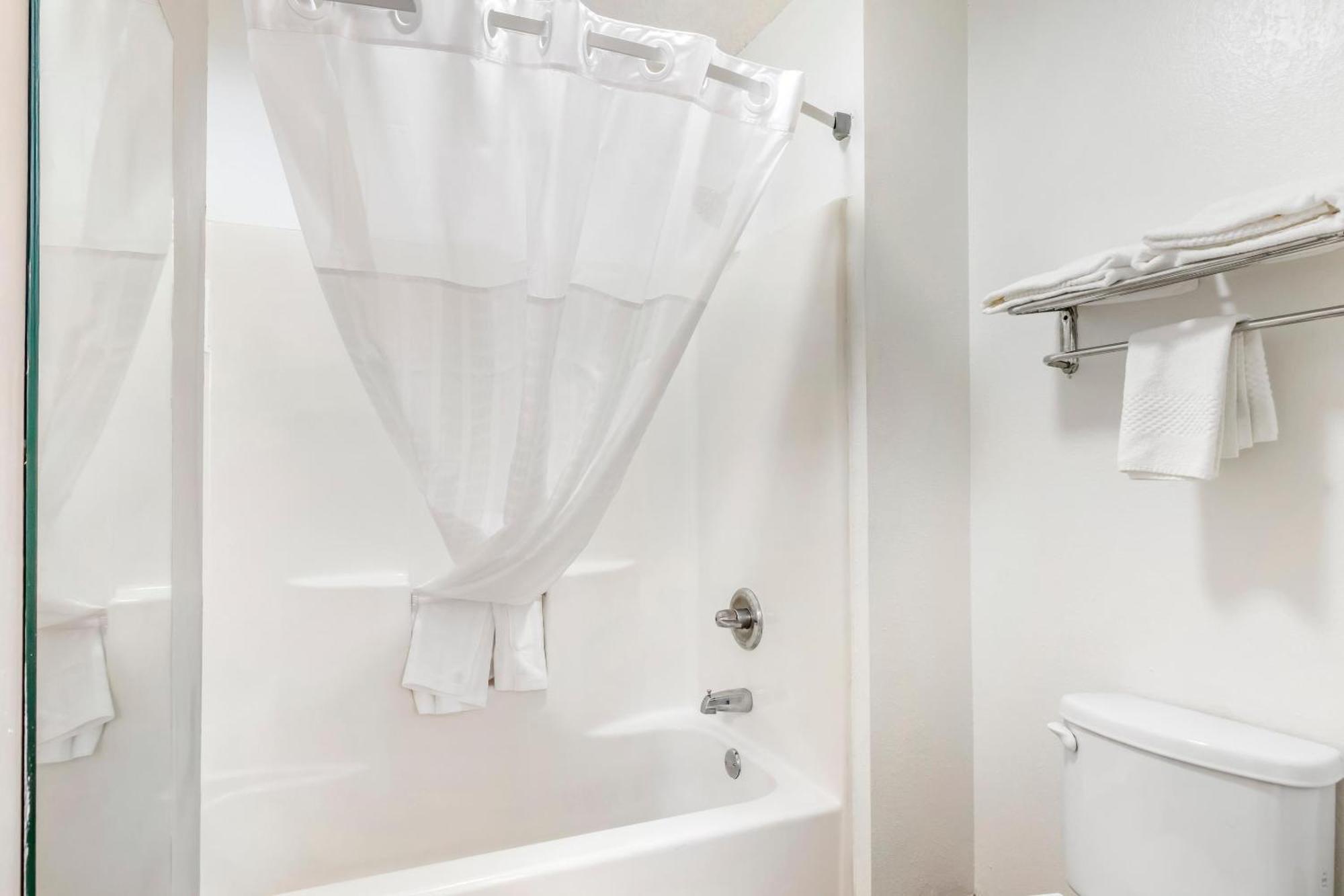 Quality Inn & Suites Decatur Priceville I-65 Εξωτερικό φωτογραφία
